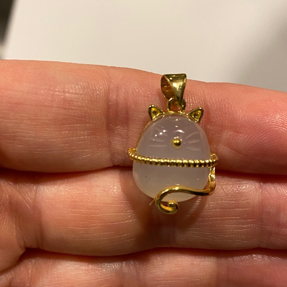 Gold Cat Pendant with Cream Stone - Picture 3 of 4